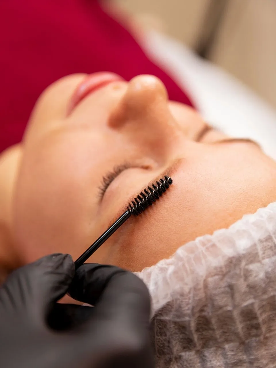 DEPILACION-DE-CEJAS-BELA-BEAUTY-NAILS